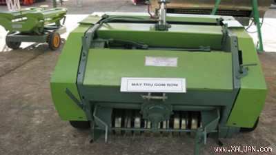 Máy thu gom rơm rạ sau thu hoạch