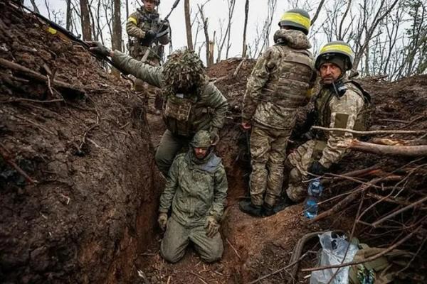 Russia overran Khromovo - Ukraine's last stronghold on the outskirts of Bakhmut